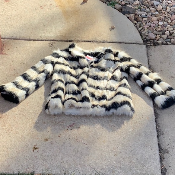 CARMIN STRIPED FAUX FUR JACKET, SIZE MEDIUM - Picture 5 of 11